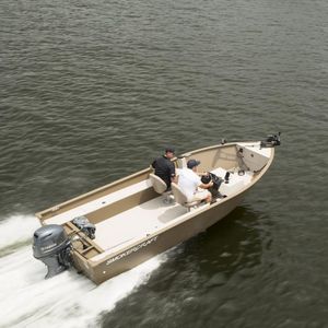 bote com motor de popa