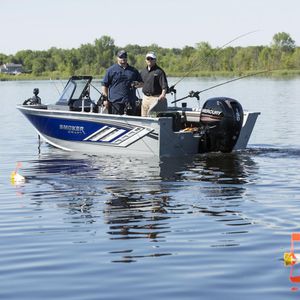 bay boat com motor de popa