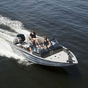 bay boat com motor de popa