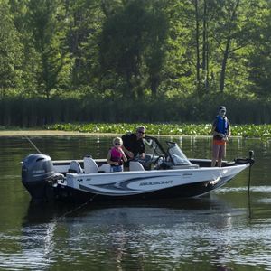 bay boat com motor de popa