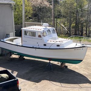 lancha Cabin Cruiser com motor de centro 1