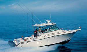 lancha Express Cruiser com motor de popa
