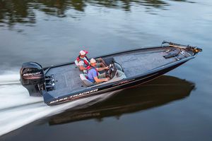 bass boat com motor de popa