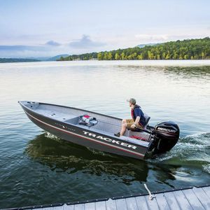 bay boat com motor de popa