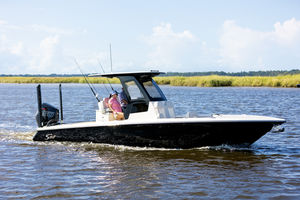 bay boat com casco de planeio