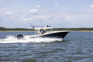 lancha Express Cruiser com motor de popa 1