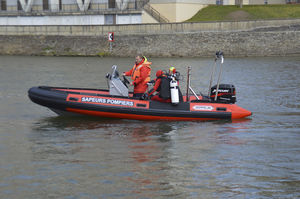 barco profissional barco salva-vidas