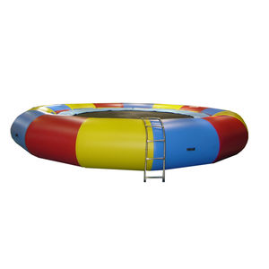 equipamento de diversão aquática cama elástica