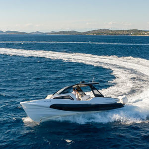 barco inflável com motor de popa 1