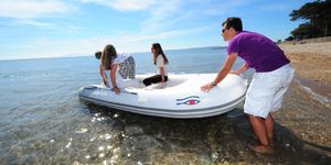 barco inflável com motor de popa 1