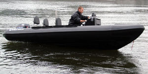 barco inflável com motor de popa 1