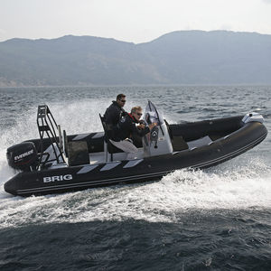 barco inflável com motor de popa 1