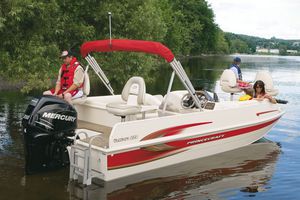 deck-boat com motor de popa