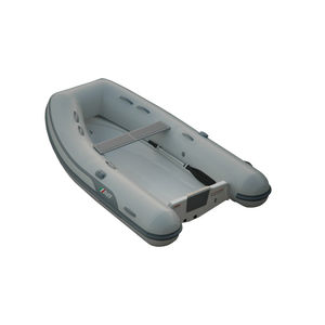 barco inflável com motor de popa