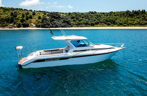 lancha Cabin Cruiser com motor de centro / com hard-top / de pesca esportiva / de mergulho