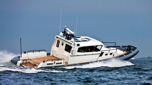 barco profissional barco utilitário / barco de apoio offshore / com motor de centro hidrojato / a diesel