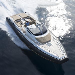 barco inflável com motor de centro / semirrígido / com console central / máx. 18 pessoas