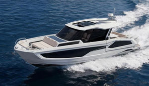 lancha Express Cruiser com motor de centro 1