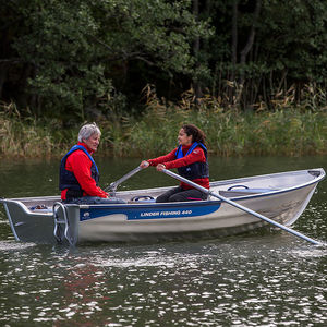 bote de pesca esportiva
