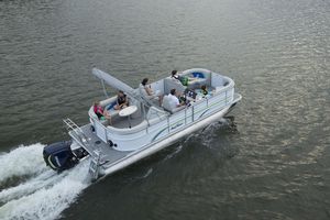 pontoon boat com motor de popa