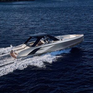 lancha Express Cruiser com motor de centro / bimotor / open / com console central