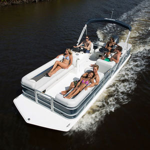 pontoon boat com motor de popa