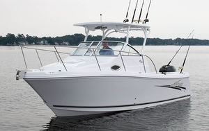 lancha Cabin Cruiser com motor de popa