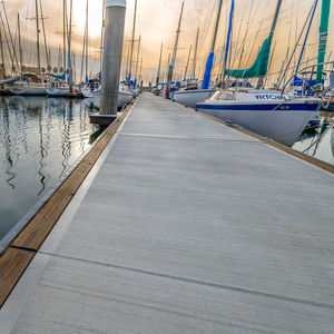píer flutuante / de atracação / para marina / para porto
