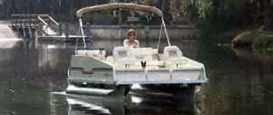 pontoon boat com motor de popa