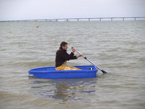 bote auxiliar com motor de popa