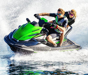 jet-ski sentado