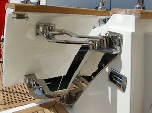 porta para barco / com dobradiças pantográficas