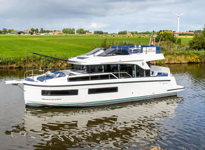 lancha Express Cruiser fluvial