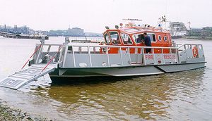 barco profissional barco de desembarque 1