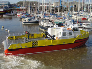 barco profissional barco de combate à poluição 1