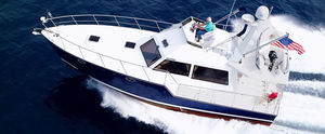 trawler com motor de centro / com flybridge / 2 cabines