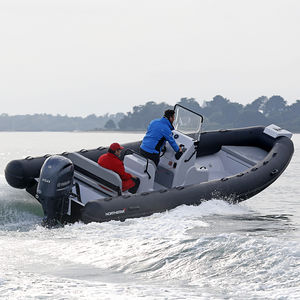 barco inflável com motor de popa / semirrígido / com console central / máx. 14 pessoas