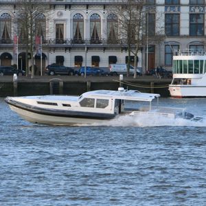 barco profissional barco-patrulha 1