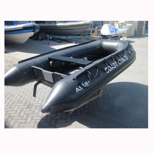 barco profissional com motor de popa 1