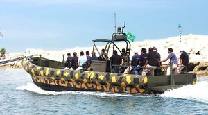 barco profissional com motor de centro 1