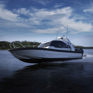 lancha Cabin Cruiser com motor de popa