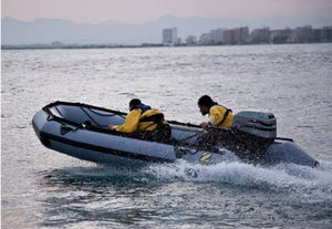 barco militar / com motor de popa / barco inflável dobrável