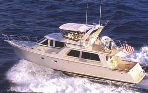 iate a motor offshore / trawler / com flybridge / com casco de deslocamento