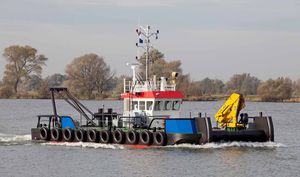 barco empurrador / com motor de centro