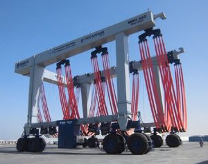 travel lift com tração às quatro rodas 1