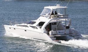 lancha Express Cruiser catamarã
