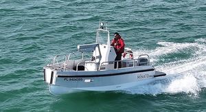 barco profissional barco de apoio portuário