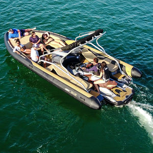 barco inflável com propulsão por jet-ski