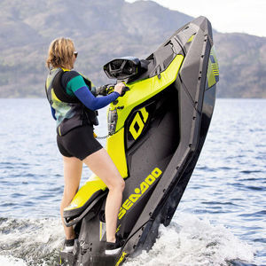 jet-ski sentado