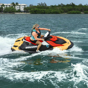 jet-ski sentado